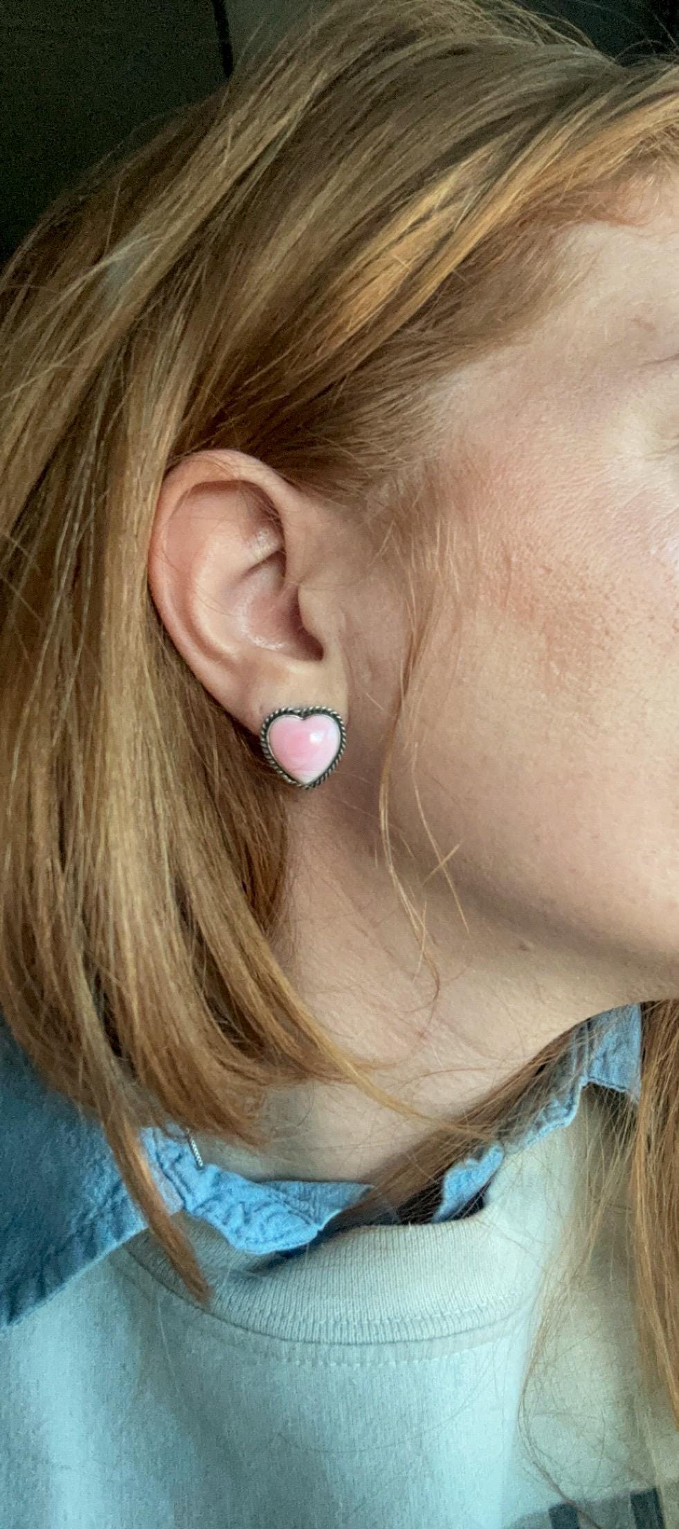 ✙ Sterling Pink Conch Heart Stud Earrings