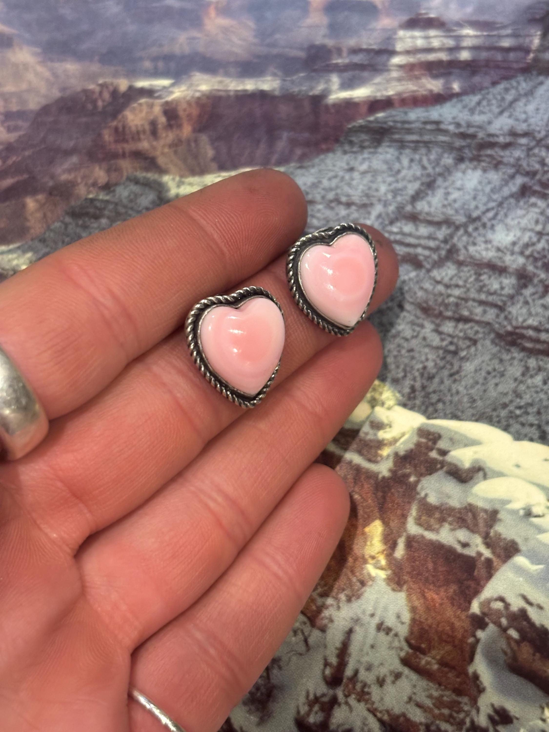 ✙ Sterling Pink Conch Heart Stud Earrings