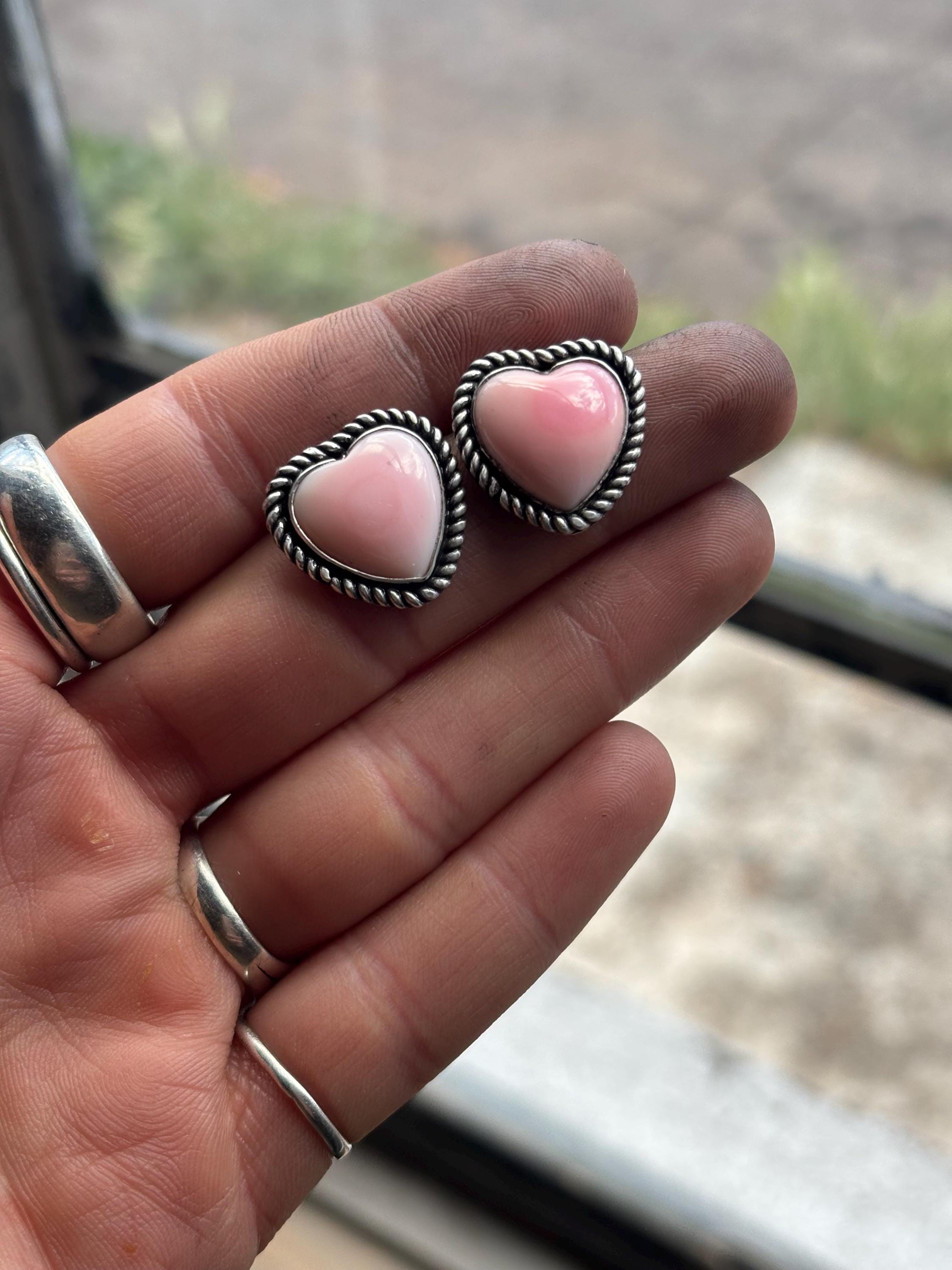 ✙ Sterling Pink Conch Heart Stud Earrings