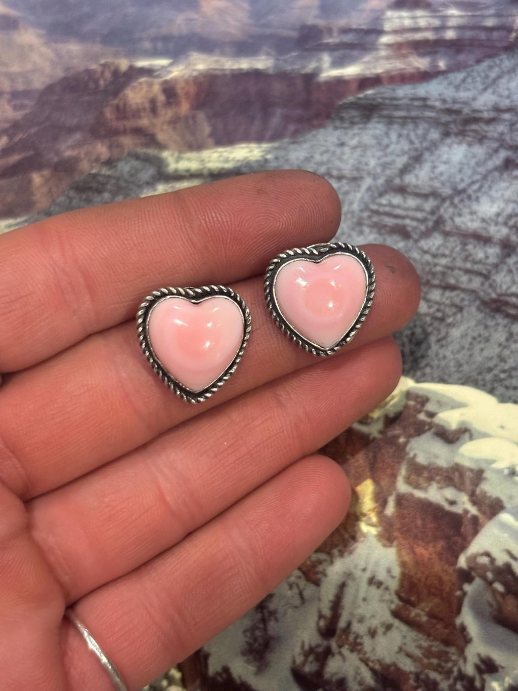 ✙ Sterling Pink Conch Heart Stud Earrings