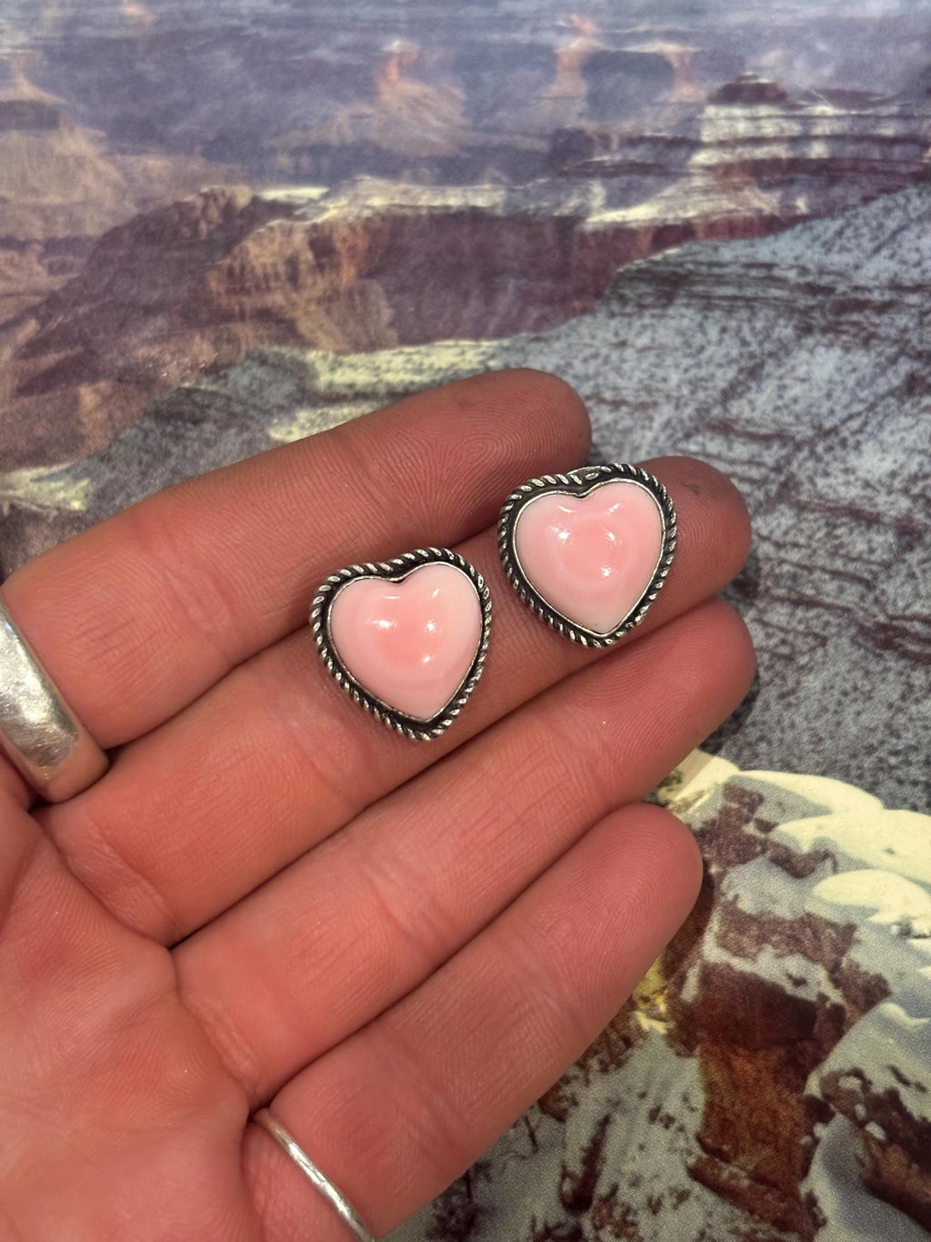 ✙ Sterling Pink Conch Heart Stud Earrings