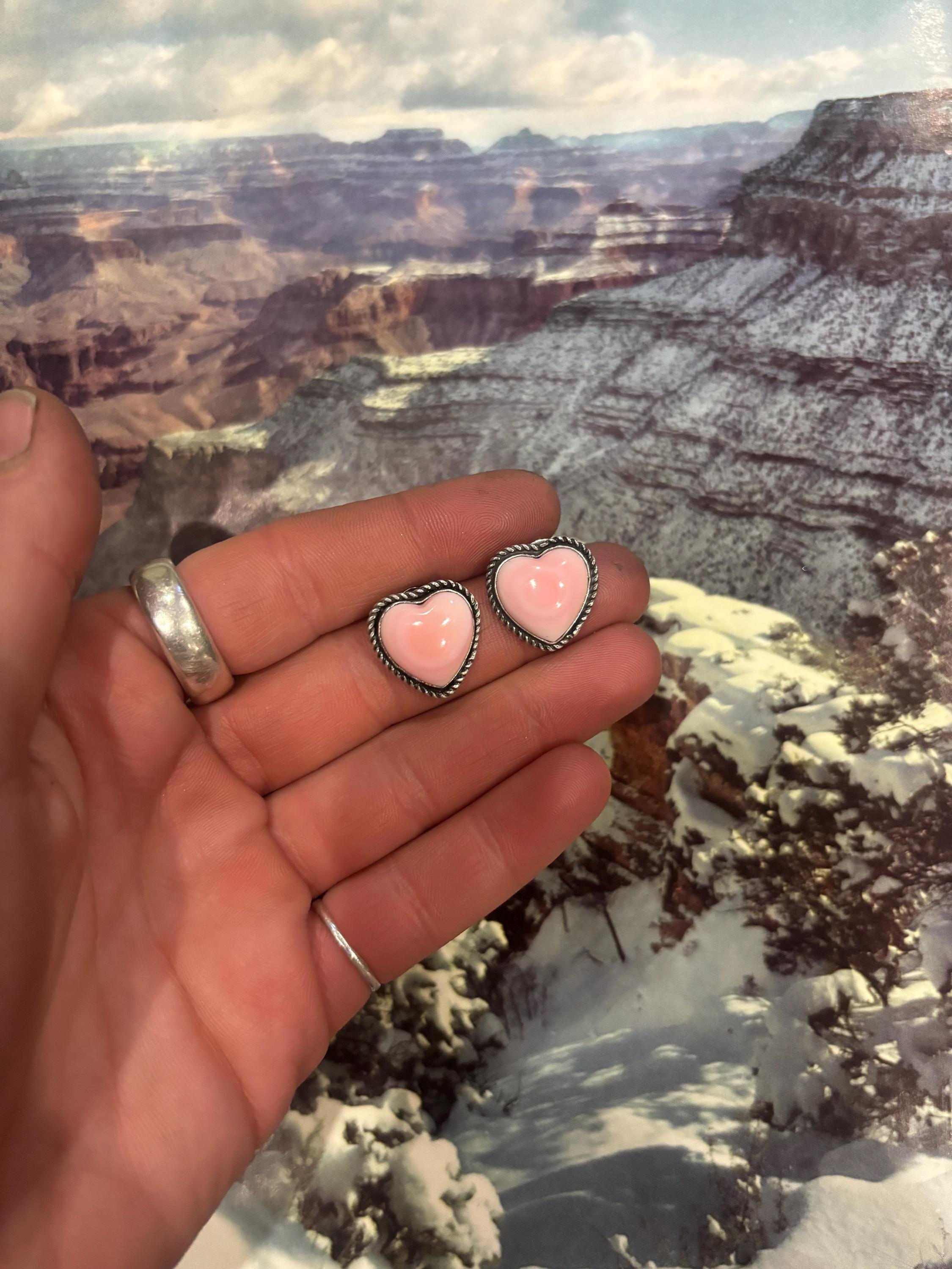 ✙ Sterling Pink Conch Heart Stud Earrings